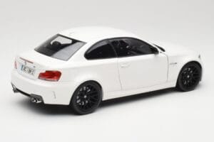 BMW 1M Coupe E82 Blanc Minichamps 1:18 110020022 Métal Moulé — image 3 sur 8