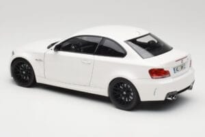 BMW 1M Coupe E82 Blanc Minichamps 1:18 110020022 Métal Moulé — image 7 sur 8