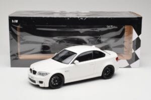 BMW 1M Coupe E82 Blanc Minichamps 1:18 110020022 Métal Moulé — image 8 sur 8