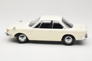 BMW 2000 CS Coupé Crème KK-Scale 1:18 KKDC180121 Métal Moulé — image 3 sur 6