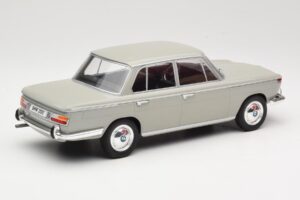 BMW 2000 TI Gris MCG 1:18 MCG18112 Métal Moulé — image 2 sur 6