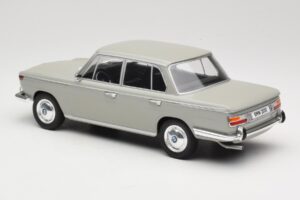 BMW 2000 TI Gris MCG 1:18 MCG18112 Métal Moulé — image 5 sur 6