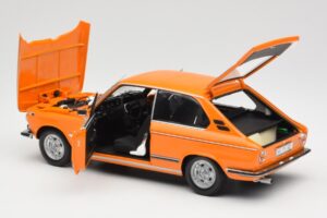 BMW 2000 Tii Touring Orange Minichamps 1:18 80430145824 Métal Moulé — image 5 sur 8
