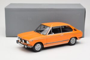 BMW 2000 Tii Touring Orange Minichamps 1:18 80430145824 Métal Moulé — image 8 sur 8