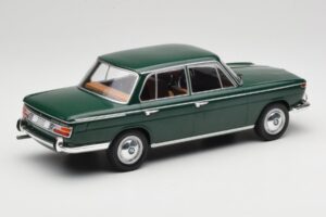 BMW 2000 121 Vert MCG 1:18 MCG18542 Métal Moulé — image 2 sur 6