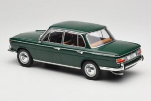 BMW 2000 121 Vert MCG 1:18 MCG18542 Métal Moulé — image 5 sur 6