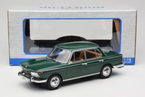 BMW 2000 121 Vert MCG 1:18 MCG18542 Métal Moulé — image 6 sur 6