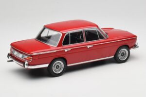 BMW 2000 121 Rouge MCG 1:18 MCG18543 Métal Moulé — image 2 sur 6