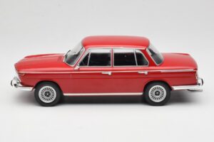 BMW 2000 121 Rouge MCG 1:18 MCG18543 Métal Moulé — image 3 sur 6