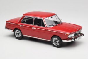 BMW 2000 121 Rouge MCG 1:18 MCG18543 Métal Moulé — image 4 sur 6