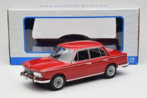 BMW 2000 121 Rouge MCG 1:18 MCG18543 Métal Moulé — image 6 sur 6