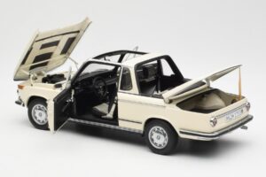 BMW 2002 Baur Cabriolet E10 Chamonix Blanc AUTOart 1:18 70532 Métal Moulé — image 5 sur 8