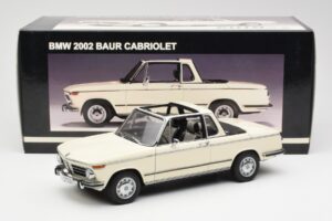 BMW 2002 Baur Cabriolet E10 Chamonix Blanc AUTOart 1:18 70532 Métal Moulé — image 8 sur 8