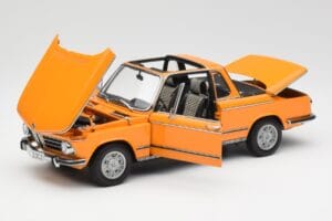 BMW 2002 E10 Cabriolet Colorado Orange AUTOart 1:18 80430300713 Métal Moulé — image 2 sur 8