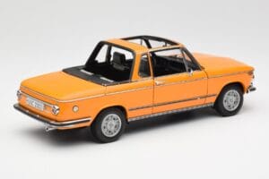 BMW 2002 E10 Cabriolet Colorado Orange AUTOart 1:18 80430300713 Métal Moulé — image 3 sur 8