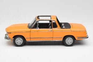BMW 2002 E10 Cabriolet Colorado Orange AUTOart 1:18 80430300713 Métal Moulé — image 4 sur 8