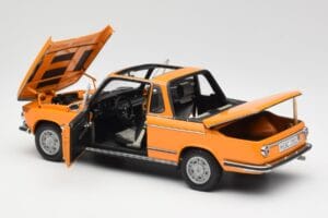 BMW 2002 E10 Cabriolet Colorado Orange AUTOart 1:18 80430300713 Métal Moulé — image 5 sur 8