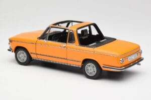 BMW 2002 E10 Cabriolet Colorado Orange AUTOart 1:18 80430300713 Métal Moulé — image 7 sur 8