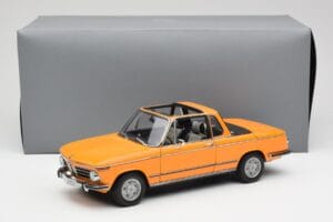 BMW 2002 E10 Cabriolet Colorado Orange AUTOart 1:18 80430300713 Métal Moulé — image 8 sur 8