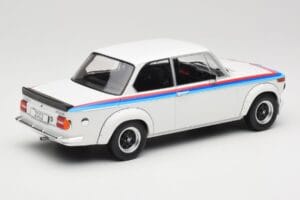BMW 2002 E10 Turbo Blanc MCG 1:18 MCG18408-R Métal Moulé — image 2 sur 6