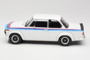 BMW 2002 E10 Turbo Blanc MCG 1:18 MCG18408-R Métal Moulé — image 3 sur 6