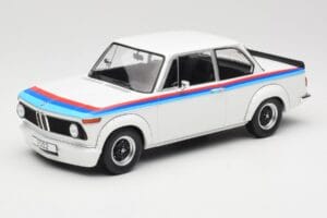 BMW 2002 E10 Turbo Blanc MCG 1:18 MCG18408-R Métal Moulé