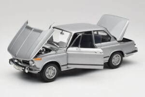 BMW 2002 Tii Polaris Argent AUTOart 1:18 80430146517 Métal Moulé — image 2 sur 8