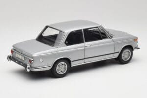 BMW 2002 Tii Polaris Argent AUTOart 1:18 80430146517 Métal Moulé — image 3 sur 8