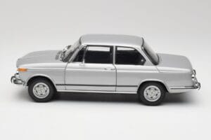 BMW 2002 Tii Polaris Argent AUTOart 1:18 80430146517 Métal Moulé — image 4 sur 8