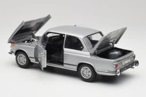 BMW 2002 Tii Polaris Argent AUTOart 1:18 80430146517 Métal Moulé — image 5 sur 8