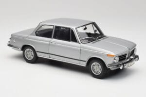 BMW 2002 Tii Polaris Argent AUTOart 1:18 80430146517 Métal Moulé — image 6 sur 8