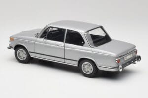 BMW 2002 Tii Polaris Argent AUTOart 1:18 80430146517 Métal Moulé — image 7 sur 8