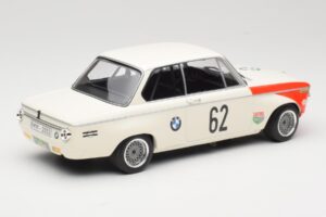 BMW 2002 tiK BMW AG #1 H. Hahne / D. Quester Class Winner Guards International 6 Hours Brands Hatch 1969 Minichamps 1:18 1556 — image 2 sur 6