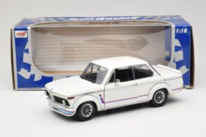 BMW 2002 Turbo E10 Blanc Anson 1:18 30393 Métal Moulé — image 8 sur 8