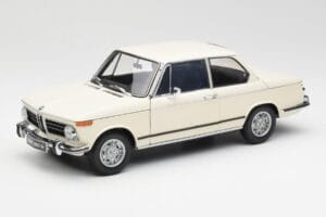 BMW 2002 Blanc Kyosho 1:18 08541W Métal Moulé