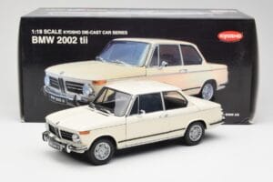 BMW 2002 Blanc Kyosho 1:18 08541W Métal Moulé — image 8 sur 8