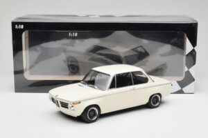 BMW 2002 Blanc Plain Body Version Minichamps 1:18 155702600 Métal Moulé — image 6 sur 6