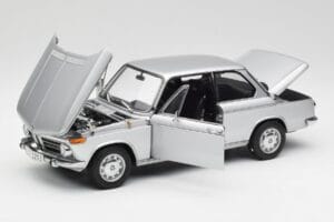 BMW 2002tii Argent AUTOart 1:18 80430151479 Métal Moulé — image 2 sur 8