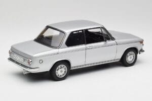 BMW 2002tii Argent AUTOart 1:18 80430151479 Métal Moulé — image 3 sur 8