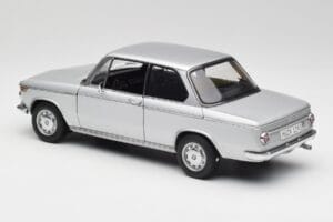 BMW 2002tii Argent AUTOart 1:18 80430151479 Métal Moulé — image 7 sur 8