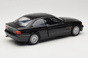 BMW 3 Series E36 Coupe Noir UT Models 1:18 BMW009 Métal Moulé — image 3 sur 8
