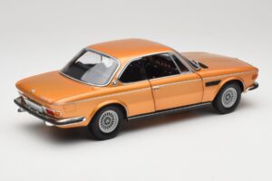 BMW 3.0 CSi E9 Gold Metallic Minichamps 1:18 180029027 Métal Moulé — image 3 sur 8
