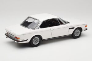 BMW 3.0 CSi E9 Blanc Minichamps 1:18 180029026 Métal Moulé — image 3 sur 8
