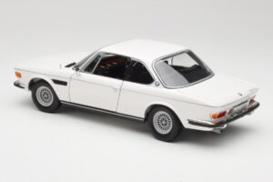 BMW 3.0 CSi E9 Blanc Minichamps 1:18 180029026 Métal Moulé — image 7 sur 8