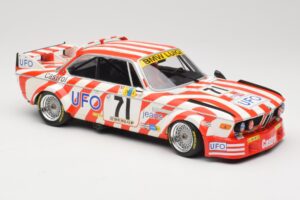 BMW 3.0 CSL E9 #71 Luigi Racing P. Xhenceval / J. Dieudonné 24 Hours of Le Mans 1977 Minichamps 1:18 155772571 Métal Moulé — image 4 sur 6