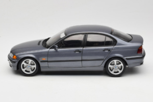 BMW 318i E46 Grey Metallic Édition Concessionnaire UT Models 1:18 80430028459 Métal Moulé — image 4 sur 8