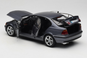 BMW 318i E46 Grey Metallic Édition Concessionnaire UT Models 1:18 80430028459 Métal Moulé — image 5 sur 8