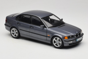 BMW 318i E46 Grey Metallic Édition Concessionnaire UT Models 1:18 80430028459 Métal Moulé — image 6 sur 8