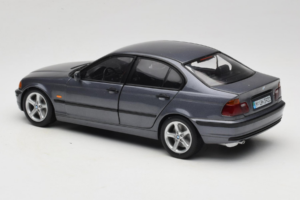 BMW 318i E46 Grey Metallic Édition Concessionnaire UT Models 1:18 80430028459 Métal Moulé — image 7 sur 8
