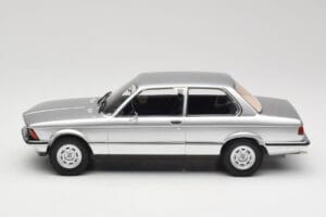 BMW 320 E21 Argent Minichamps 1:18 107024200 Résine — image 3 sur 6